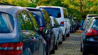 Cars parking in lane - Self Parking with key deposit Schlüsselabgabe