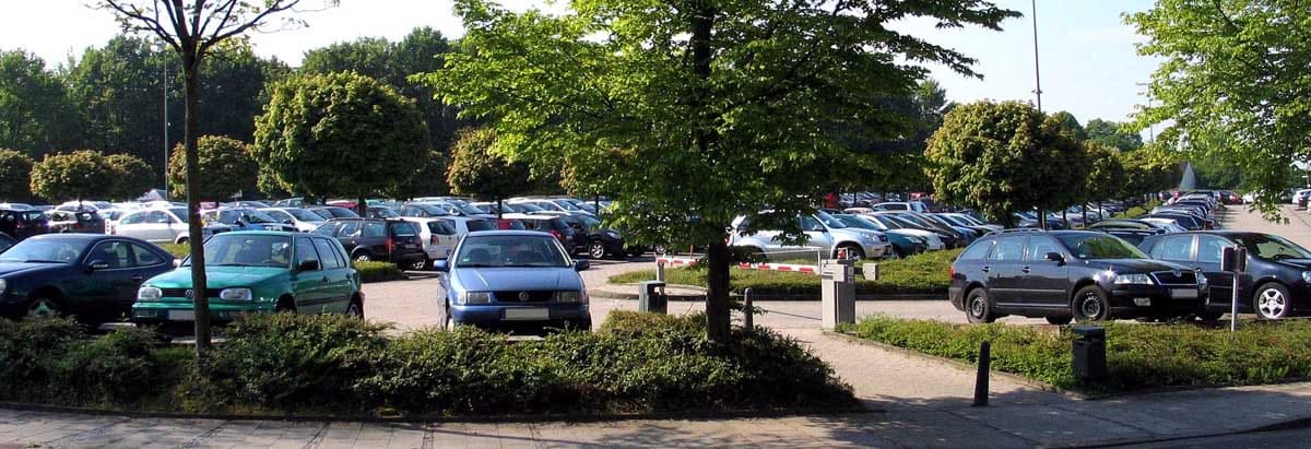 Öffentlicher Parkplatz im Bezirk Bergedorf