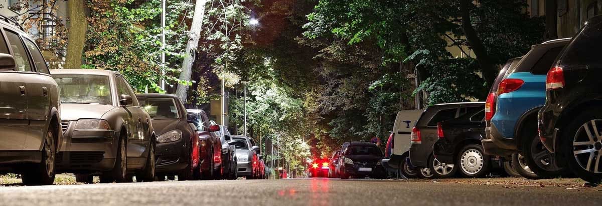 Am Straßenrand parken rund um den Flughafen Hamburg